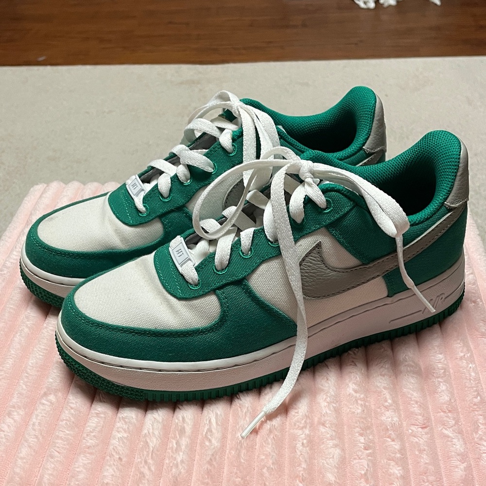Nike Air Force 1 Green and White